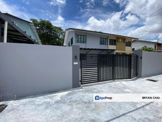 JB Town Semi Detached House Taman Majidee