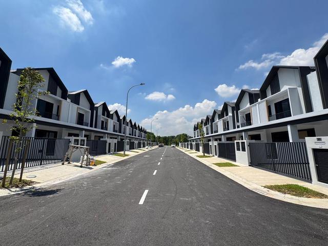 JB Bandar dato onn BAE Double storey brand new