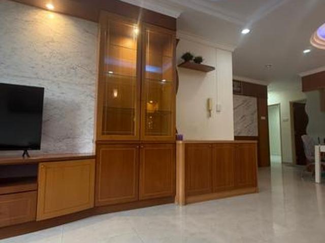 JB house for rent 5km to CIQ 1km to Mid Valley