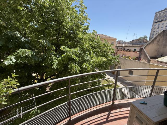 Jean Jaures P2 de 60 m2 avec balcon 1er etage avec Ascenseur