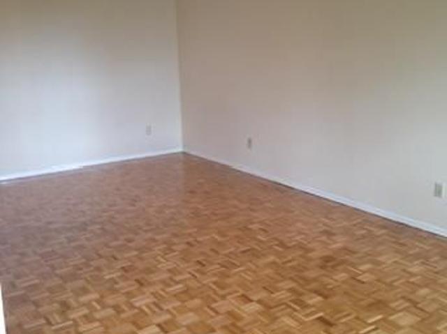 Jean Rottot| Appartement 4 1/2 | in Laval near the Centre de la nature
