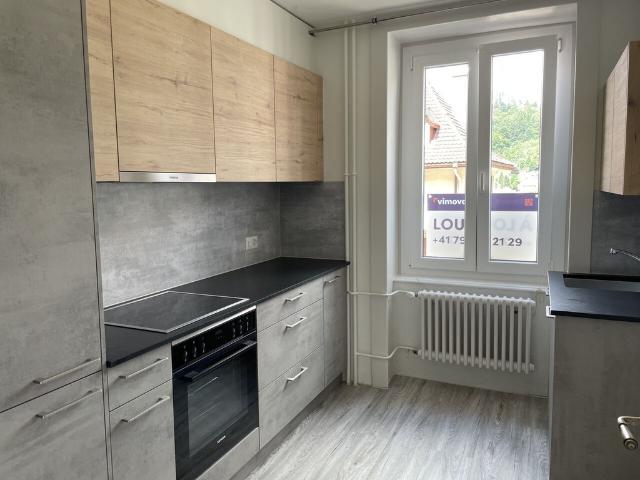 Jeanneret 23 Le Locle Appart rénové 2 pièces 45 m2 balcon