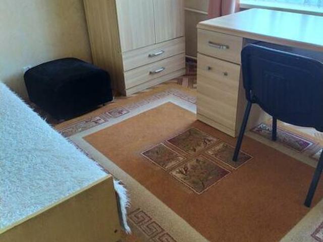 Jednoosobowy pokój do wynajęcia w domu na poddaszu