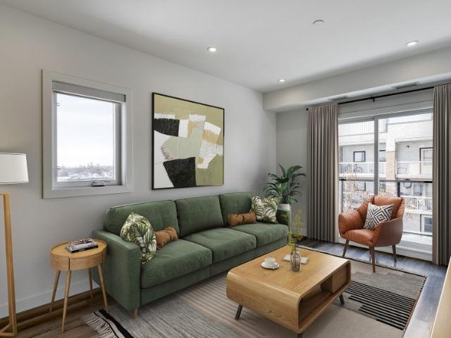Jersey: Gold Accents – 196 Colony, Winnipeg, MB