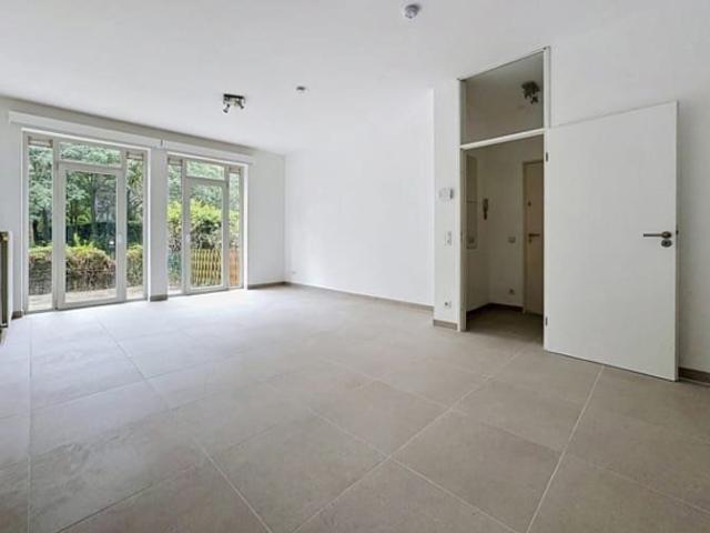 JETTE: 1‑bedroom apartment with terrace and garden