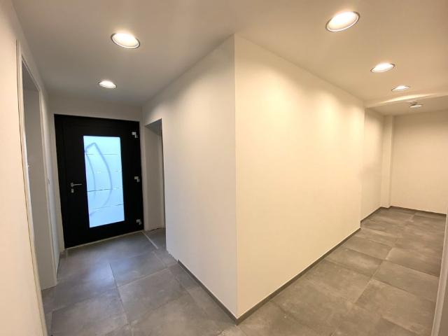 Jetzt inklusive Einbauküche: 2,5 Zi EG Wohnung, Erstbezug, barrierefrei mit Terrasse und Stellplatz