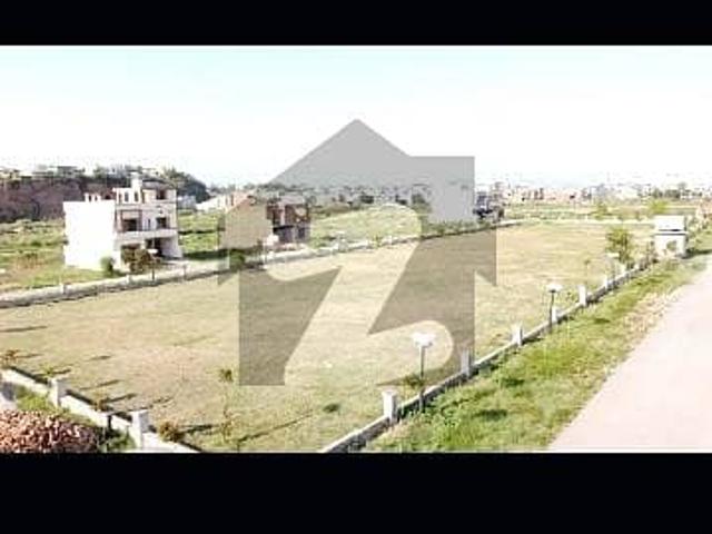 Jinnah Avenue Plot For Sale