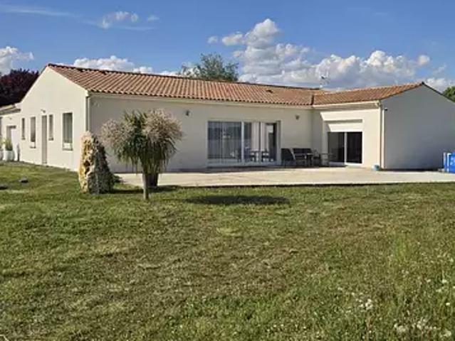 Jonzac 17500 Achat / Vente maison 8 pièces t8 parking