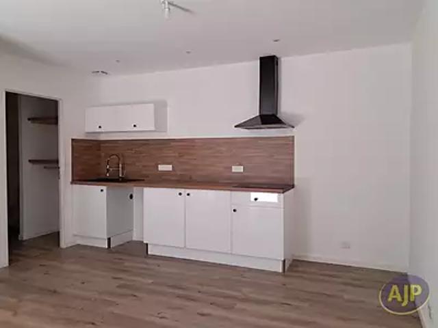 Jonzac 17500 Location appartement 2 pièces t2 au dernier étage