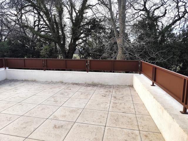 JONQUIERES ST VINCENT APPARTEMENT 1ER ETAGE TYPE 3 85M2 AVEC