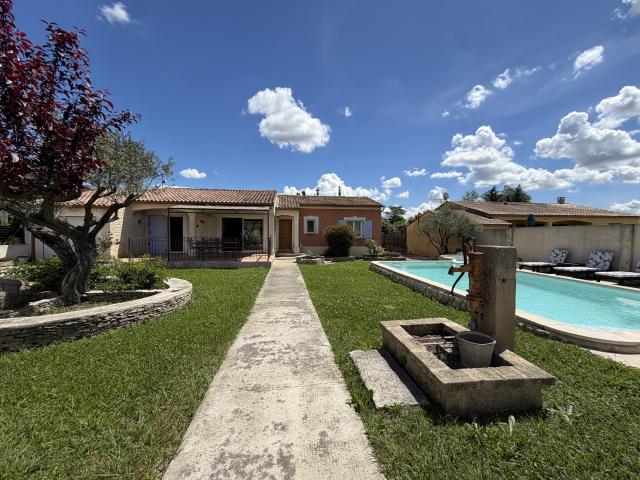 JONQUIERES SAINT VINCENT VILLA PLAIN PIED MEUBLEE AVEC PISCINE