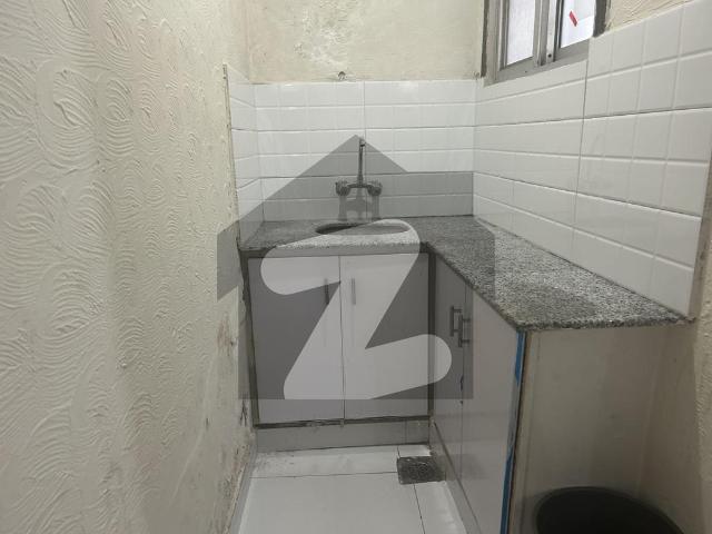 Joher town phace 2 fully firnishd apartment near imporrium mall johar town phase 2
