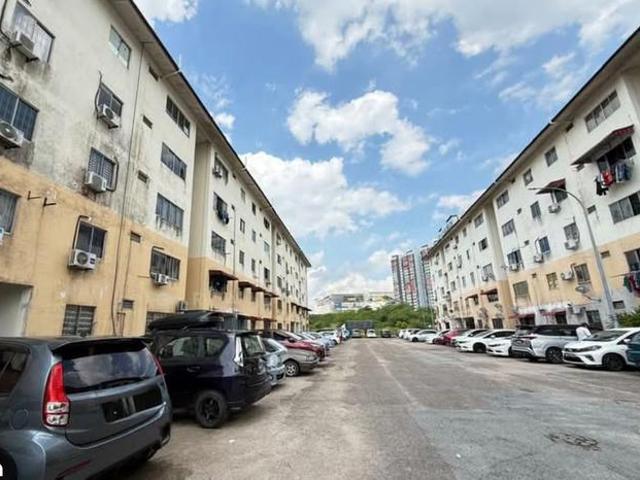 Johor Bahru Taman Tampoi Utama Jalan Titiwangsa Flat Level 3