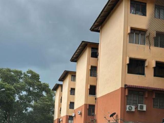 Johor Bahru Taman Johor Jaya Jalan Rosmerah Flat Level 3