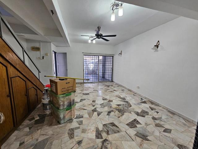 Johor Bahru Jalan Ara Taman Desa Cemerlang 4 Bed Partial furnish Ciq