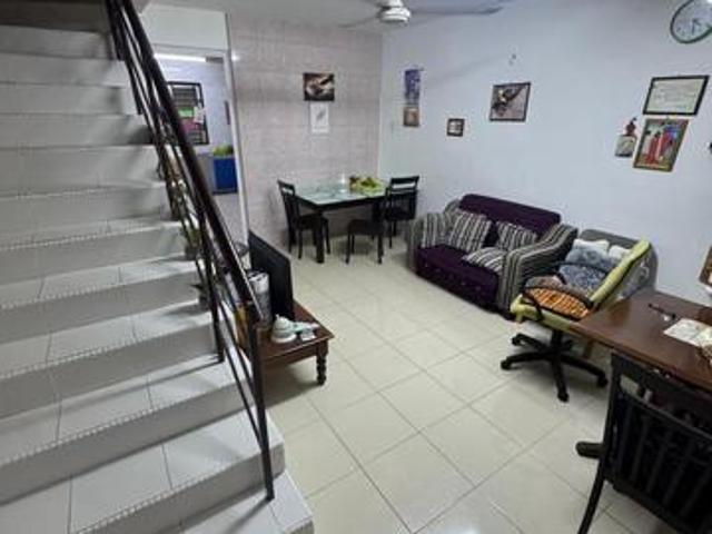 Johor Jaya Full Loan 770sqft 2Bed 1Bath Fully Extend Freehol
