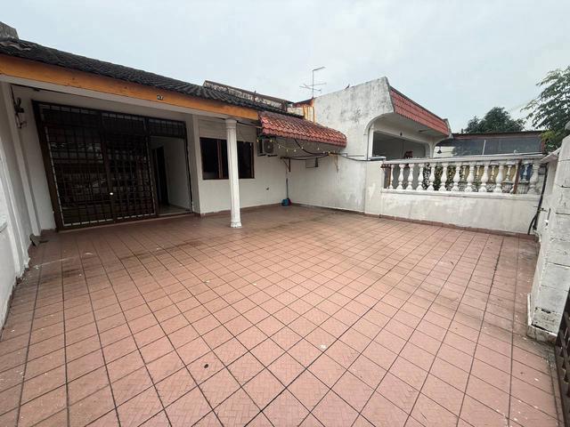 Johor Jaya Jalan Teratai Partially Furniture Single Storey House