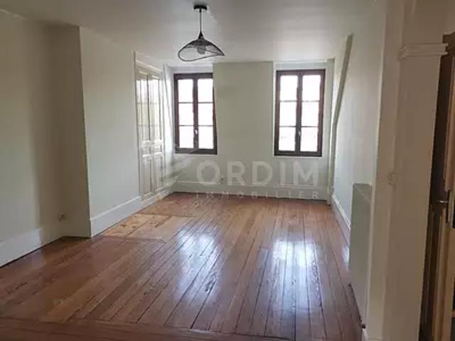 Joigny 89300 Location appartement 3 pièces t3 au dernier étage