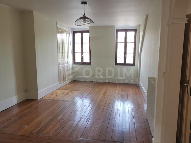 joigny, bel appartement f3