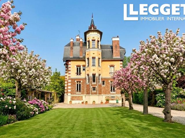 JOINVILLE LE PONT Maison Anglo Normande de 1890 350 m² 6 chambres Face à la Marne
