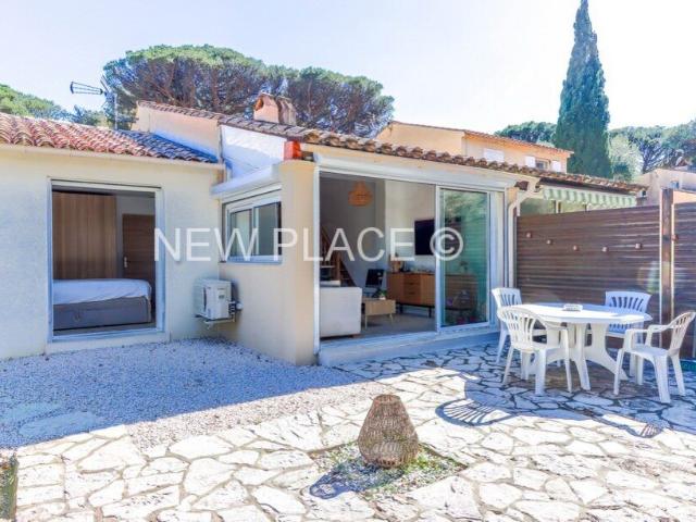 Joli mazet rénové avec jardin dans domaine privé avec piscin. 45m² Gassin