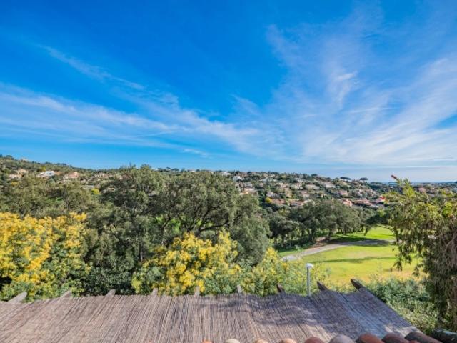 JOLI MAZET SUR LE GOLF DE SAINTE MAXIME