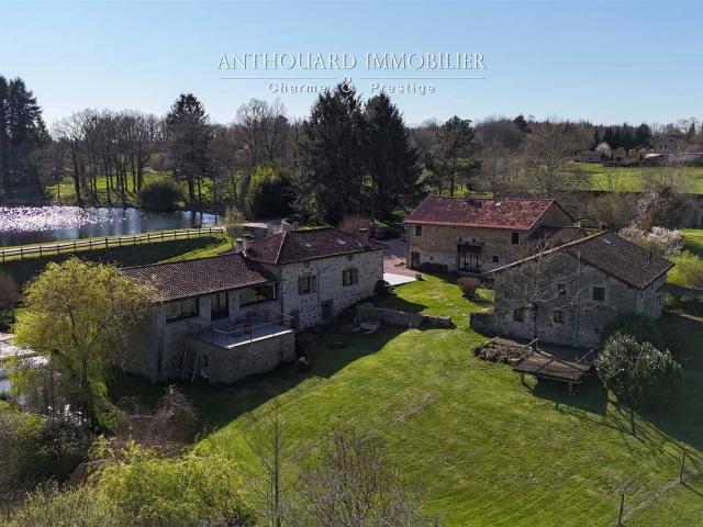 Joli moulin sur 4,4ha, Gîtes, piscine 651m² Piégut Pluviers