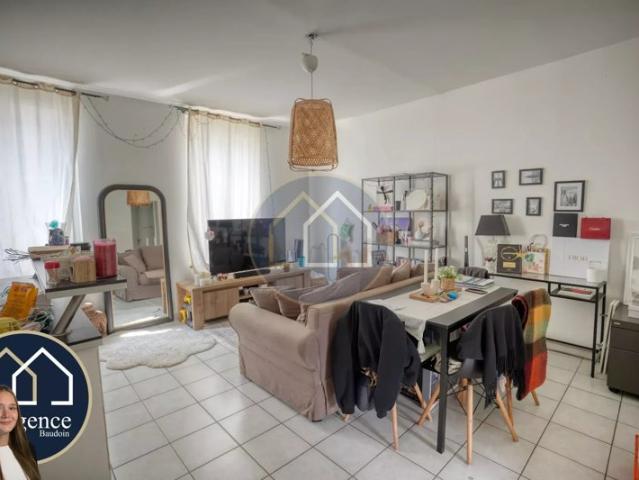 JOLI APPARTEMENT F2, 38M2, NOGENT LE ROI CENTRE