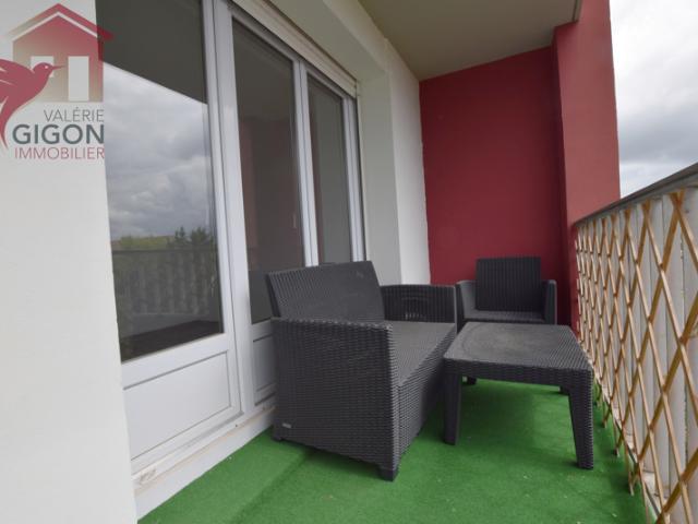 JOLI APPARTEMENT lumineux, rénové. donnant sur balcon ave