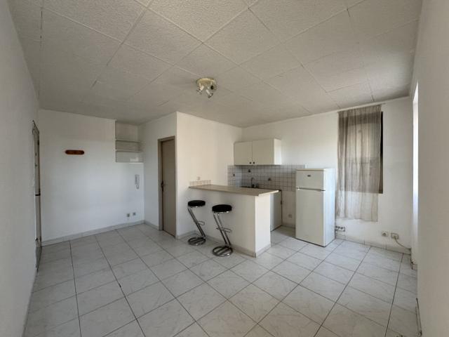 Joli appartement T2 lumineux en plein coeur du village 36m² Châteauneuf de Gadagne