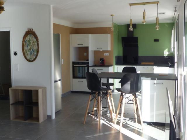 Joli appt T4 meublé refait à neuf dans une maison
