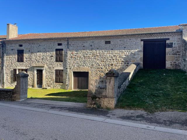 Joli corps de ferme avec un terrain attenant de 650 m2