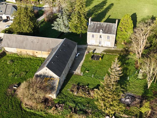 JOLI CORPS DE FERME A RENOVER AVEC SES DEPENDANCES EN BON ET