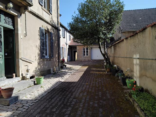 Joli duplex avec terrain arboré, Autun