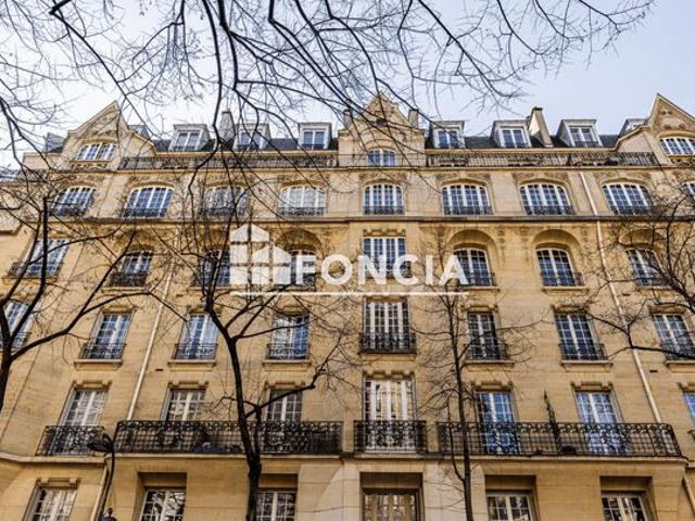 Joli deux pièces avec vue sur les toits de Paris