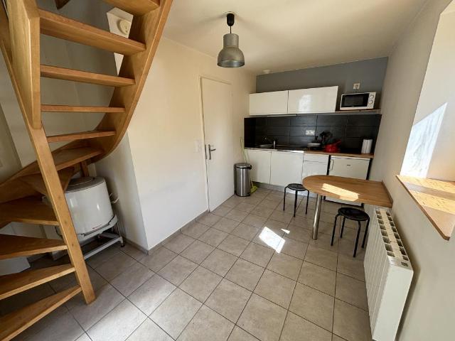 Joli F1 meublé en duplex 25m2 avec TERRASSE à louer Mornand en Forez