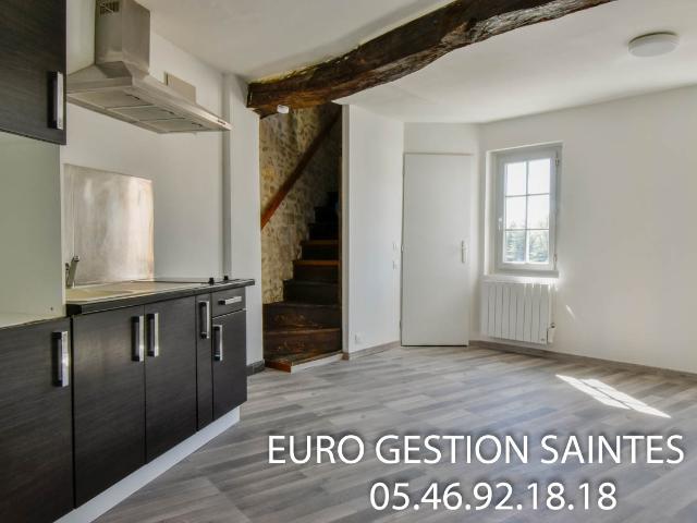 Joli F2 en duplex Rue Saint François 1er étage