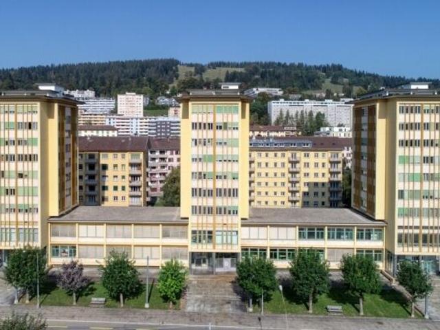 Joli logement de 3 pièces dans un immeuble avec ascenseur
