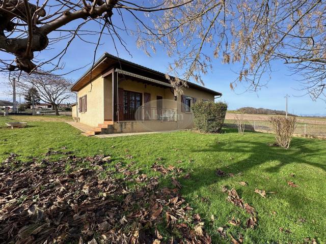 Joli plain pied, grand terrain 90m² Arné