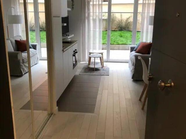 Joli studio Bien meublé, avec terrasse et jardin