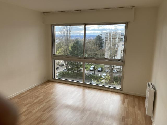 Joli STUDIO FACULTES MONTMUZARD avec Parking couvert
