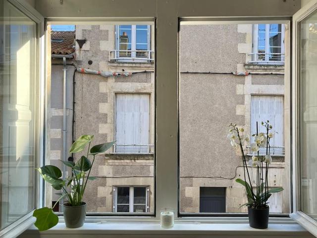Joli studio lumineux au pied du Parc Blossac