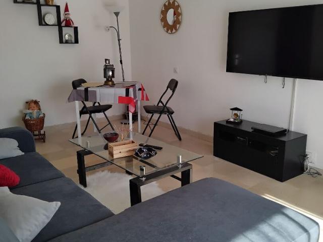 joli studio meublé avec balcon