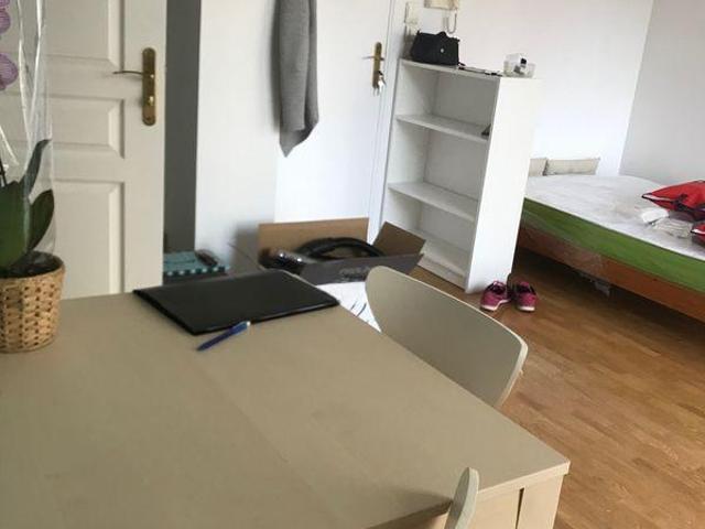 Joli Studio meublé avec balcon, clair et calme