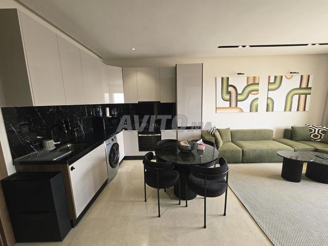 Joli studio neuf meublé à louer à Californie