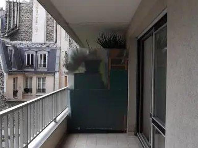 Joli studio, résidence sécurisée, grand balcon