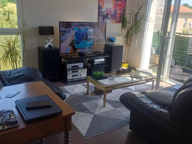 JOLI T2 AVEC BALCON ET 2 PLACES DE PARKING A L'EXTERIEUR