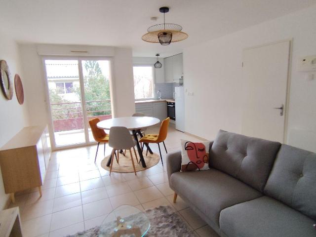 Joli T2 avec piscine, balcon et parking