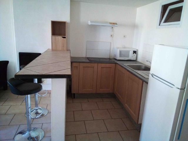 JOLI T2 AMENAGE ET EQUIPE EN 2EME ET DERNIER ETAGE RUE JEAN