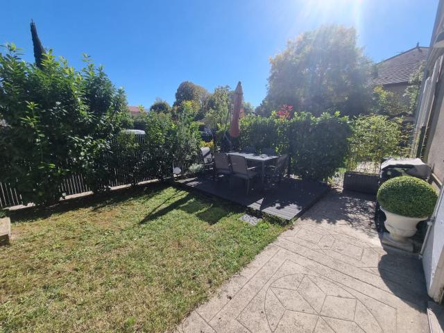 JOLI T3 AVEC DEUX REZ DE JARDIN ET DEUX PARKINGS